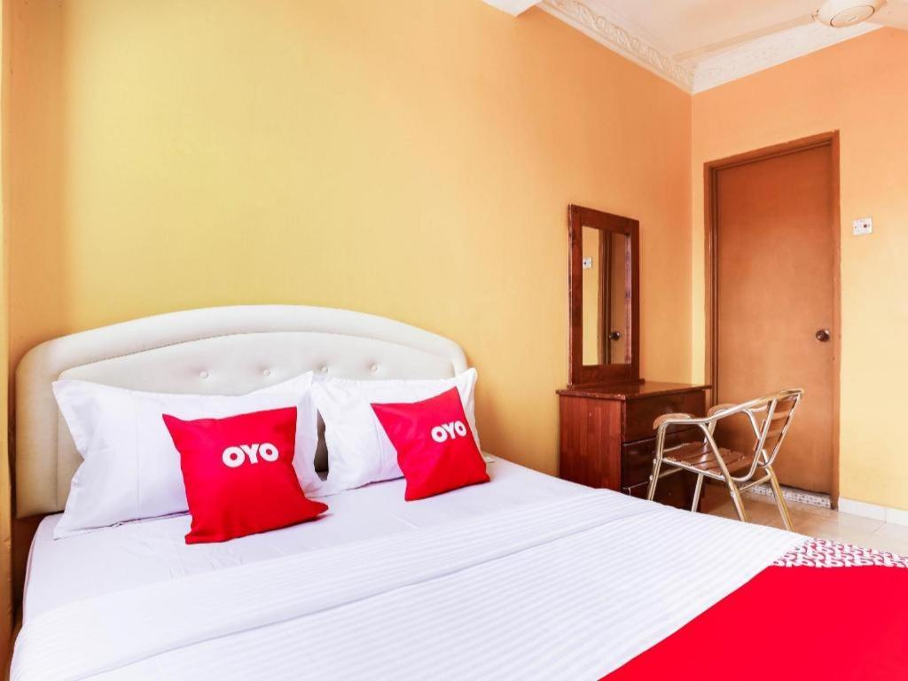 Oyo 89406 Lucky Budget Hotel Nilai Exterior photo