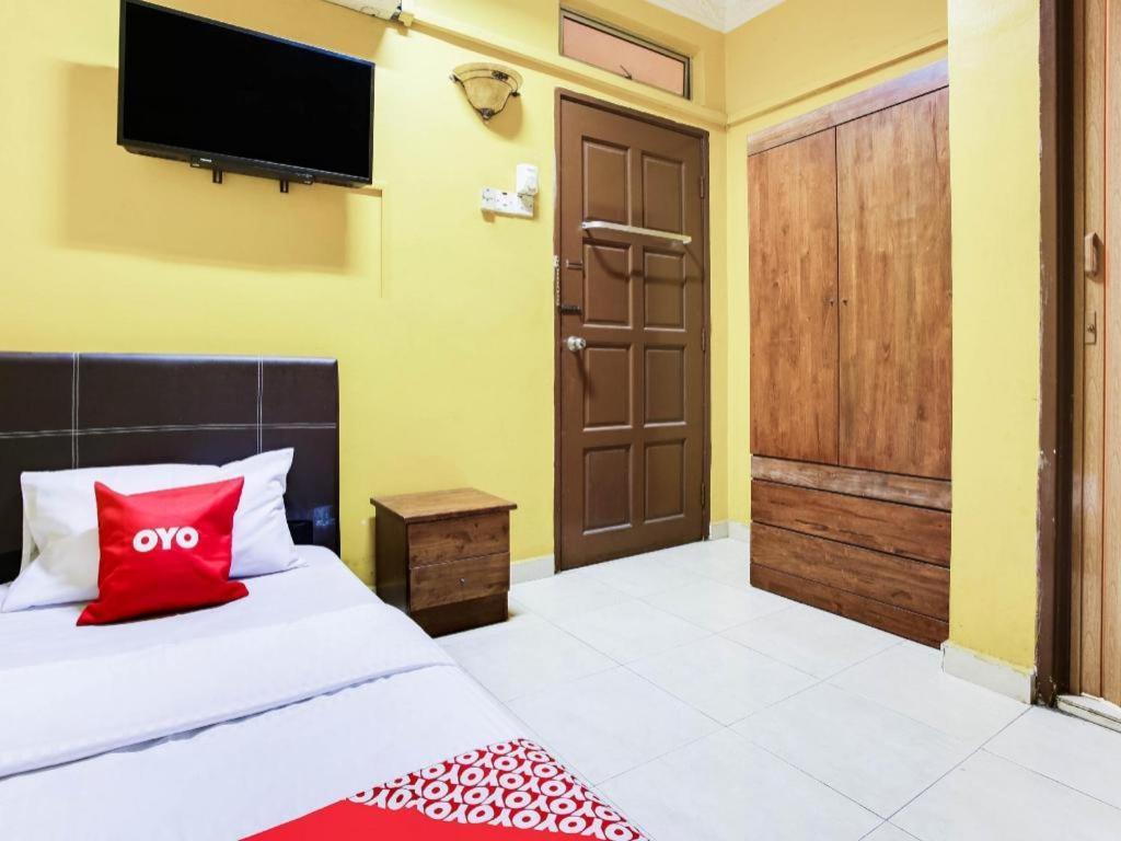 Oyo 89406 Lucky Budget Hotel Nilai Exterior photo