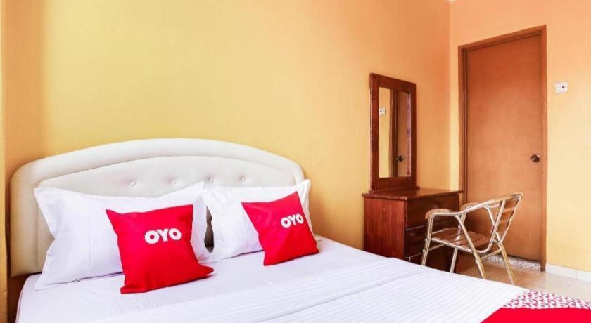 Oyo 89406 Lucky Budget Hotel Nilai Exterior photo