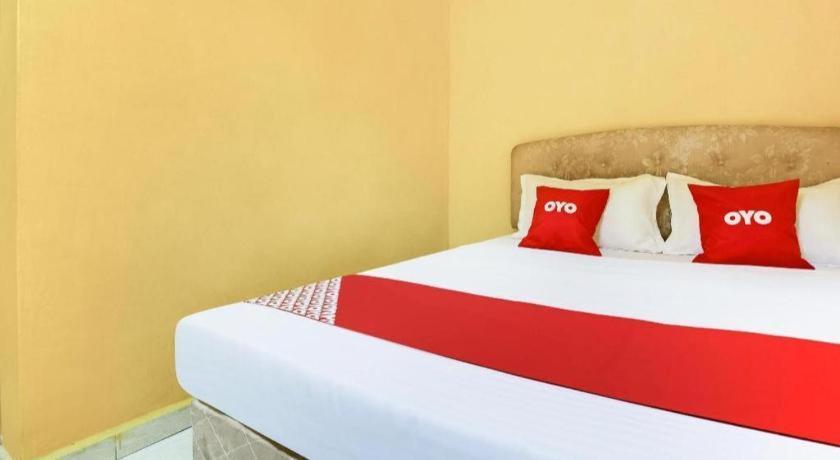 Oyo 89406 Lucky Budget Hotel Nilai Exterior photo