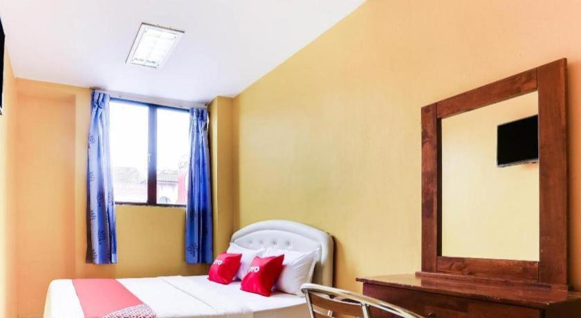 Oyo 89406 Lucky Budget Hotel Nilai Exterior photo